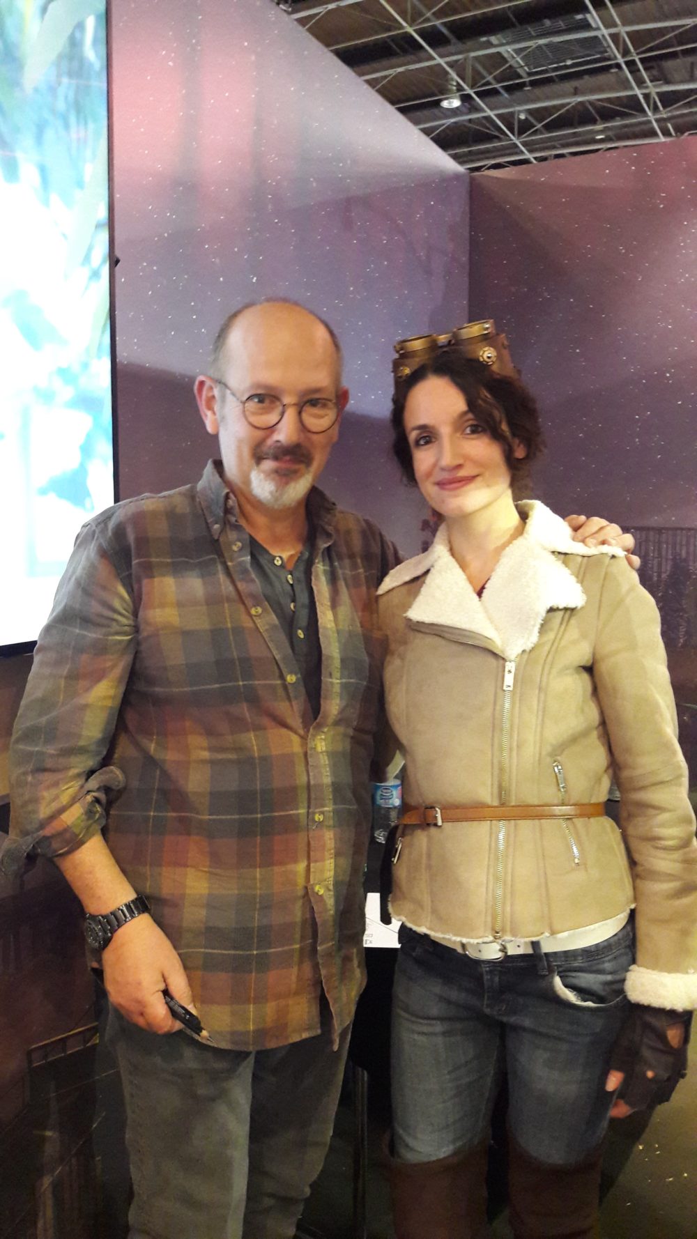 Cosplay officiel de Kate Walker (Syberia 3) avec Benoit Sokal, le créateur du jeu.